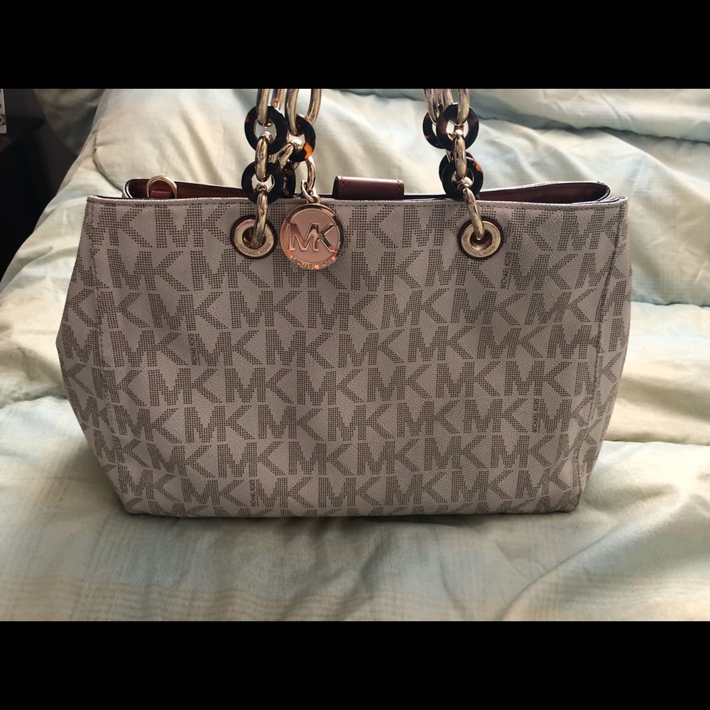 NEW MK CYNTHIA SATCHEL LARGE VANILLA